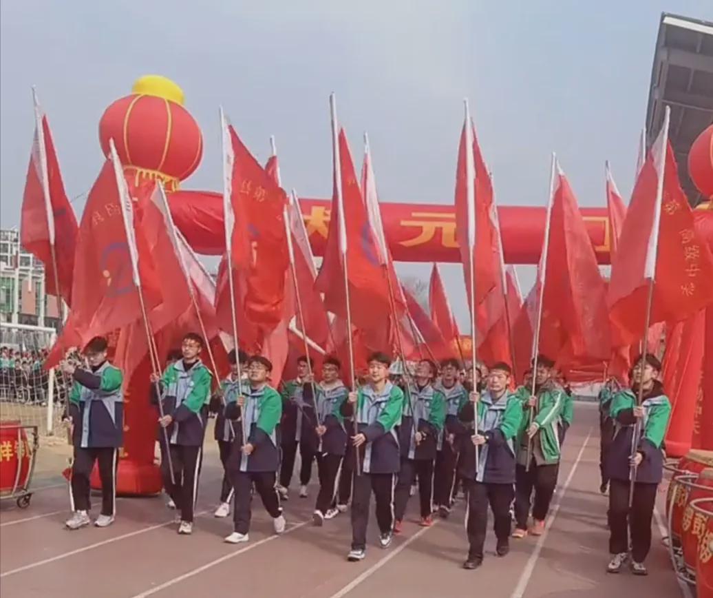 初三誓师大会取消
你是否注意到，今年所有初中三年级学生均未举办百日誓师大会？原