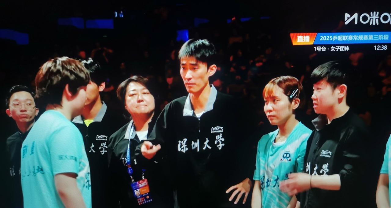 闹呢？蒯曼，又来？这谁受得了？
昨天打“日本一妹”张本美和，蒯曼就来了个“让二追