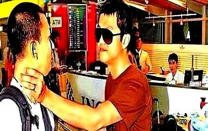 2008年王菲一家四口去不丹参加完刘嘉玲和梁朝伟的婚礼，刚出机场，就有狗仔怼脸李