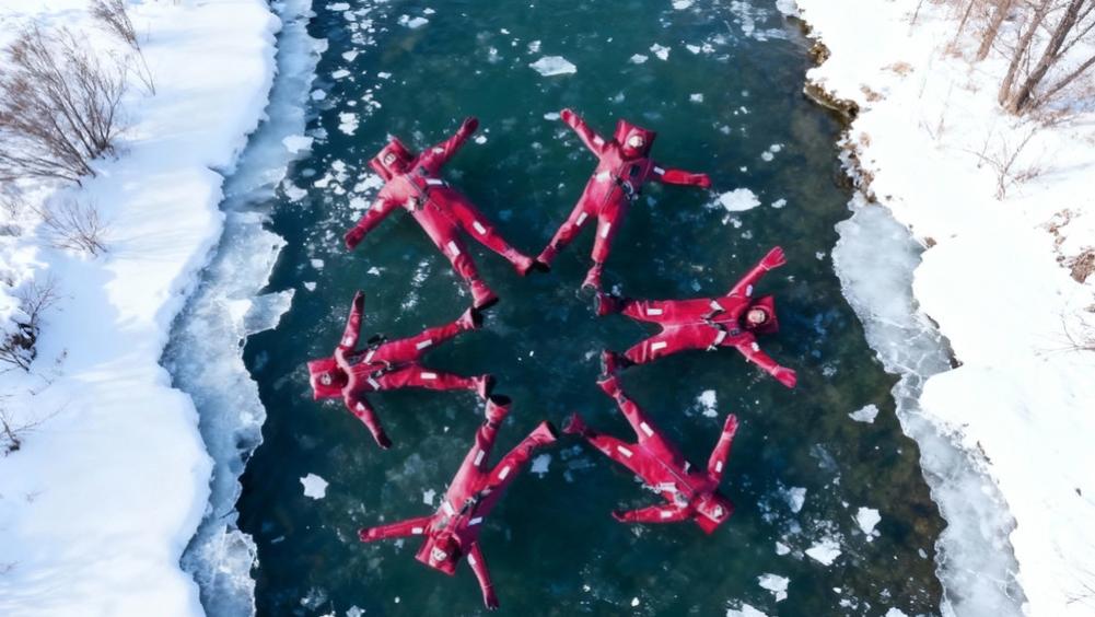 从“流放宁古塔”到“冰镇小龙虾”：这届年轻人流行冬天集体“找虐”？