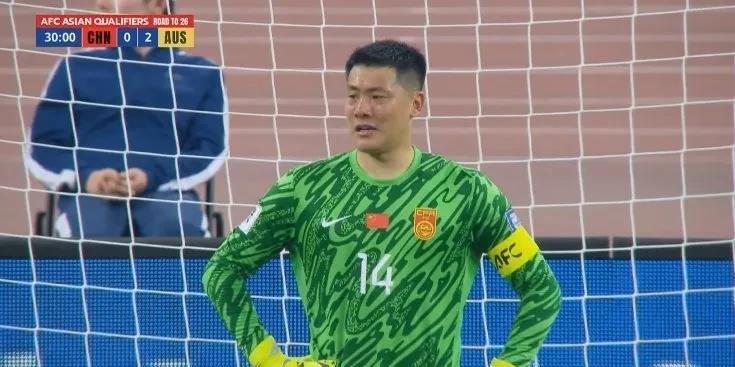 主场0-2不敌澳大利亚，国足出线梦碎大莲花
杭州奥体中心的雨夜，6万球迷的呐喊终