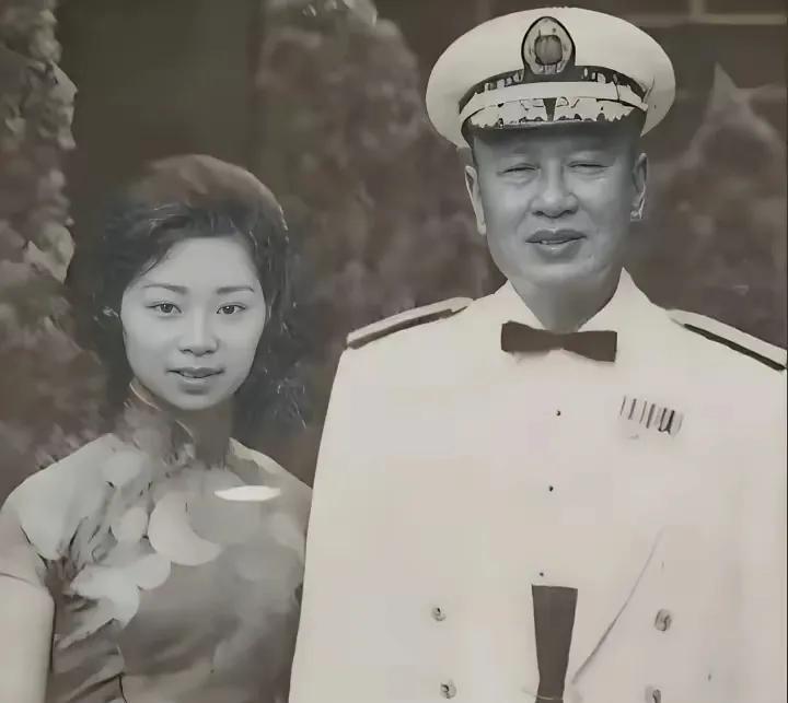 1963 年，留下了一张极为罕见的合影，照片中的人物是有着“小诸葛”之称的国民党