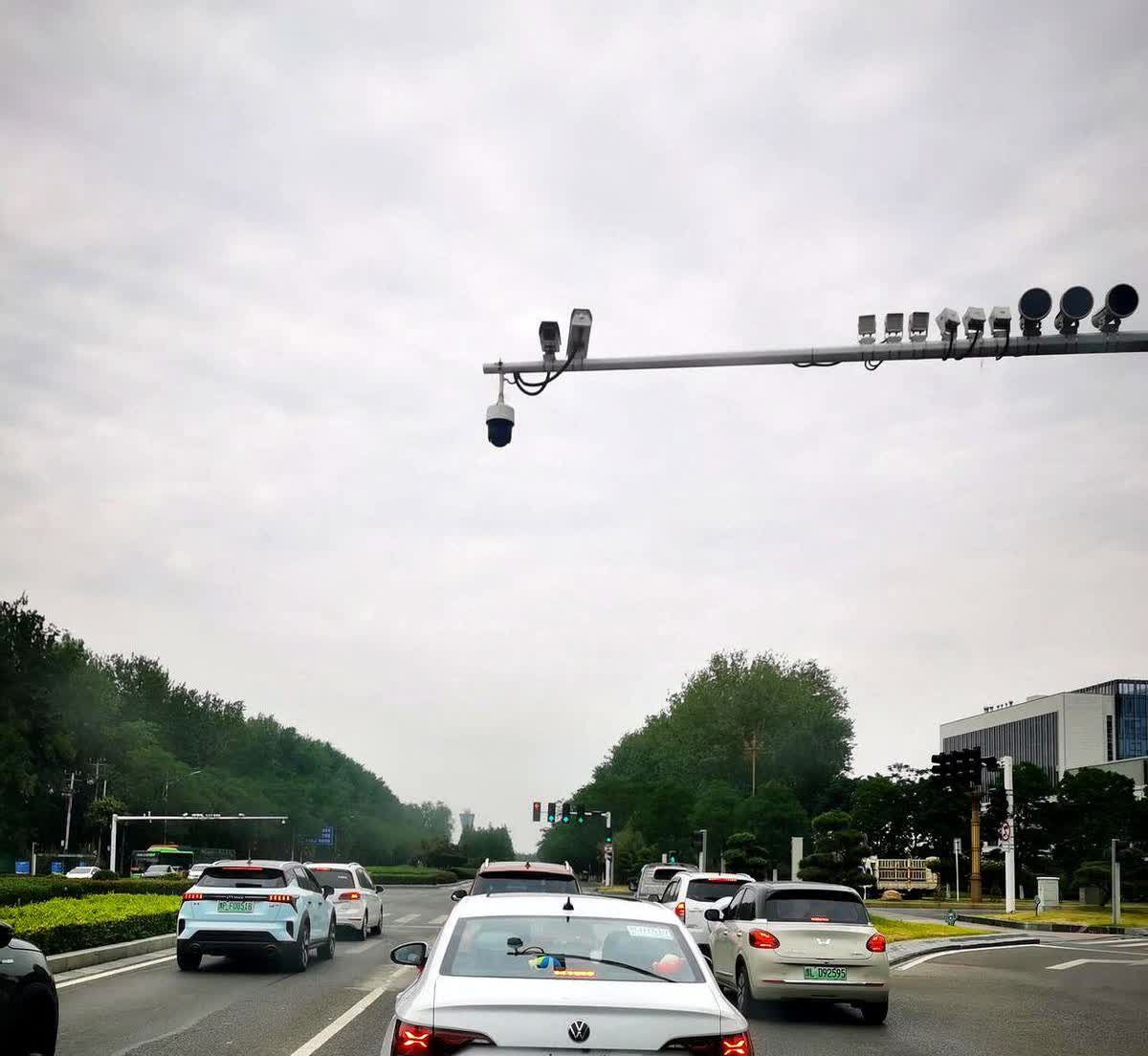 现在什么人还会购买大众汽车呢？

今天在路上看见了一辆崭新的大众速腾，连牌照