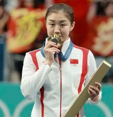 奥运冠军陈梦在巴黎奥运会夺冠后为何流泪？她的坚强背后有着怎样的情感波动？
陈梦在