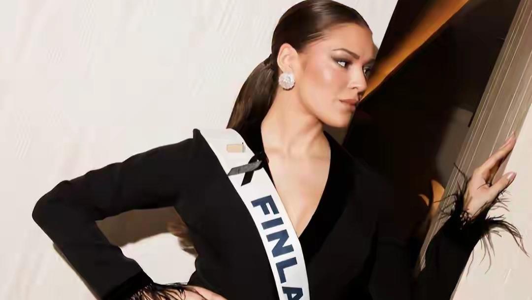 芬兰小姐歧视中国人后续来了！冠军头衔被取消，直播换人大快人心