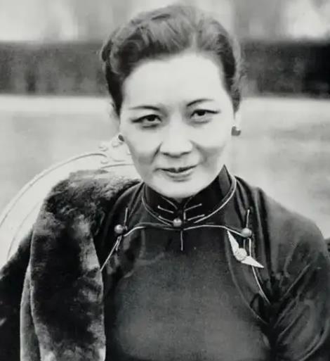 1942年，宋美龄让戴笠秘密除掉王世和。戴笠听到名字，后背瞬间冒冷汗，马上向蒋介