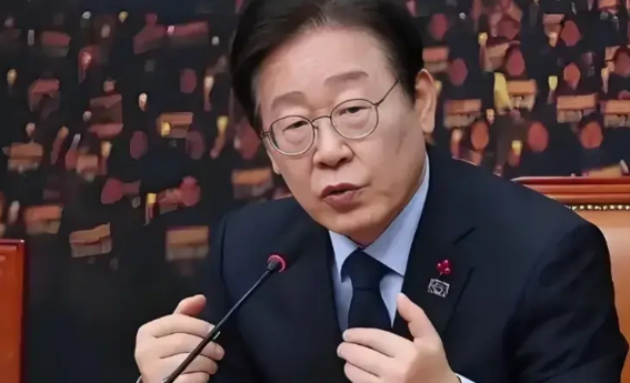 李在明上任2个月了，似乎一直在清算尹锡悦和其政治对手，别的方面，并没有什么建树。