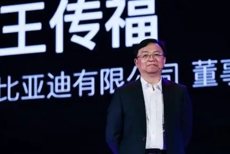 关税狂飙到84%，华为和赛力斯彻底失控！包括比亚迪在内的所有车企，今晚集体失眠了