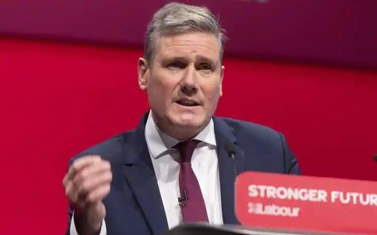 英国终于扛不住了！英国首相斯塔默在工党大会上，直接表示把中国的近百种商品关税，降