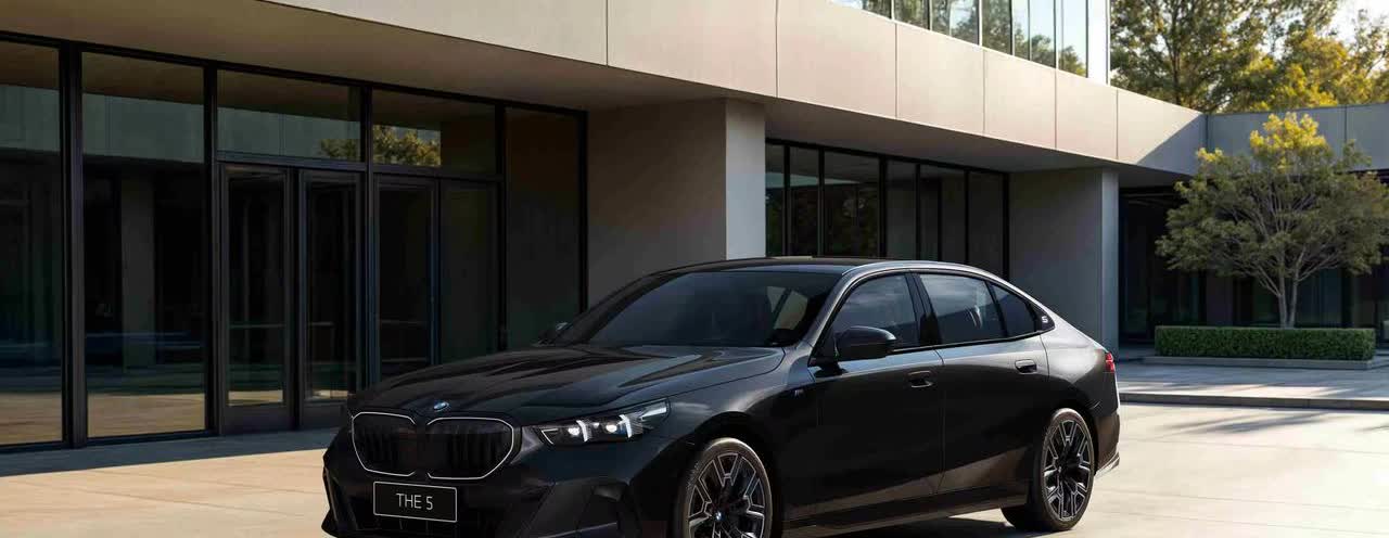 BMW 5系4月零售销量迅速回稳万台销量是真不错。
另外新增曜夜套装吸引力也超