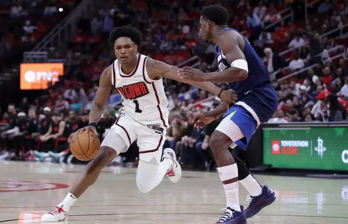 在Fadeaway World最新排名中，阿门·汤普森位列NBA得分后卫第三名，