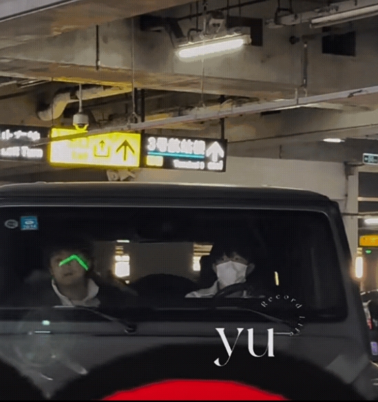 给王楚钦绯闻女友这次打满分
这次接机也太速度了吧，估计周围的人还没有反应过来呢
