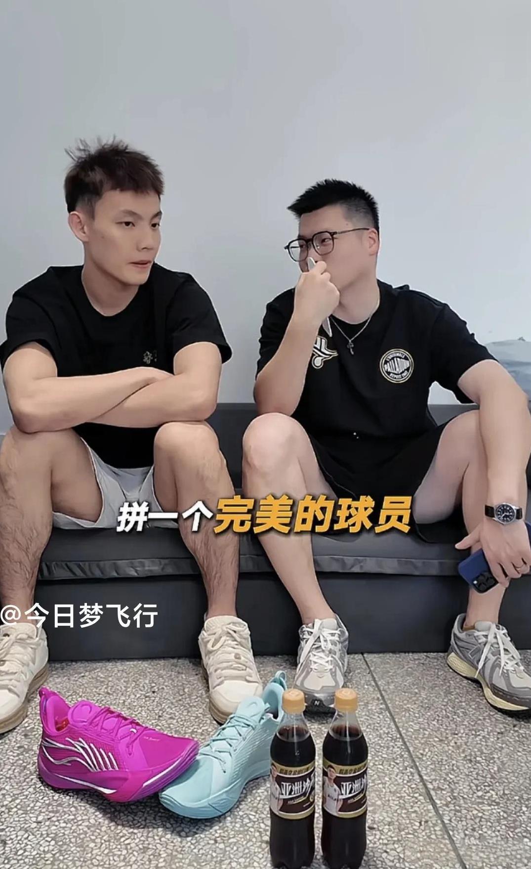 球圈赵探长与徐杰的快问快答！
日前，广东队球员徐杰接受了知名媒体人“球圈赵探长