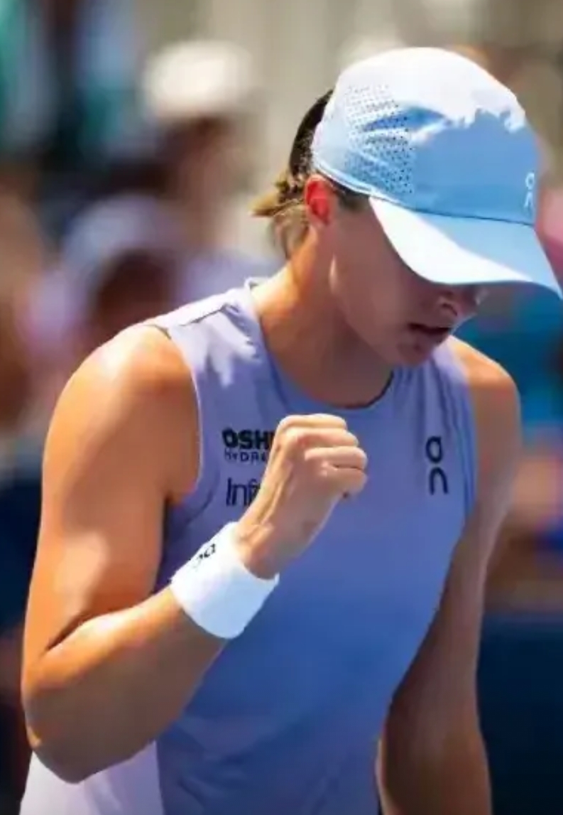北京时间8月18日凌晨，2025WTA1000辛辛那提站展开一场女单半决赛的争夺