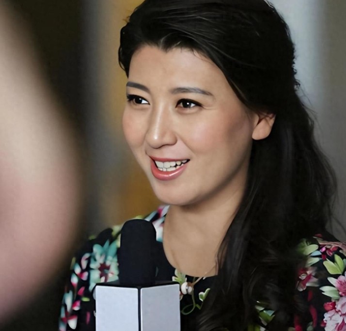 闫学晶最愁的不该是代言掉没掉，而应该是儿媳妇徐梦迪未来会怎么选。
 
就是儿媳离