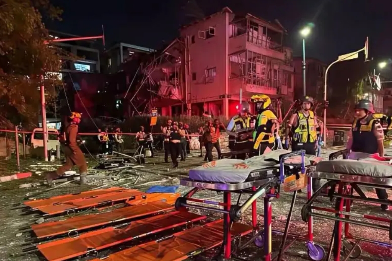 怪不得内塔尼亚胡跑了。

别墅早被伊朗瞄准，第一波反击就将内塔尼亚胡这座隐蔽在密