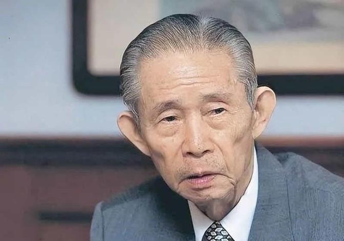 1975年，台湾首富的妻子杨娇，因受不了丈夫出轨，毅然放弃豪门生活，带着3000