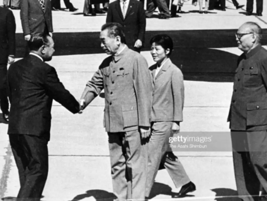 1972年9月25日，首都机场，日本首相田中角荣访华时，周恩来﹑林丽韫﹑叶剑英﹑