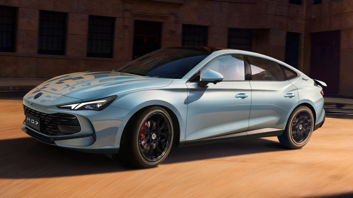 15万预算买运动轿跑，新款名爵MG7怎么选