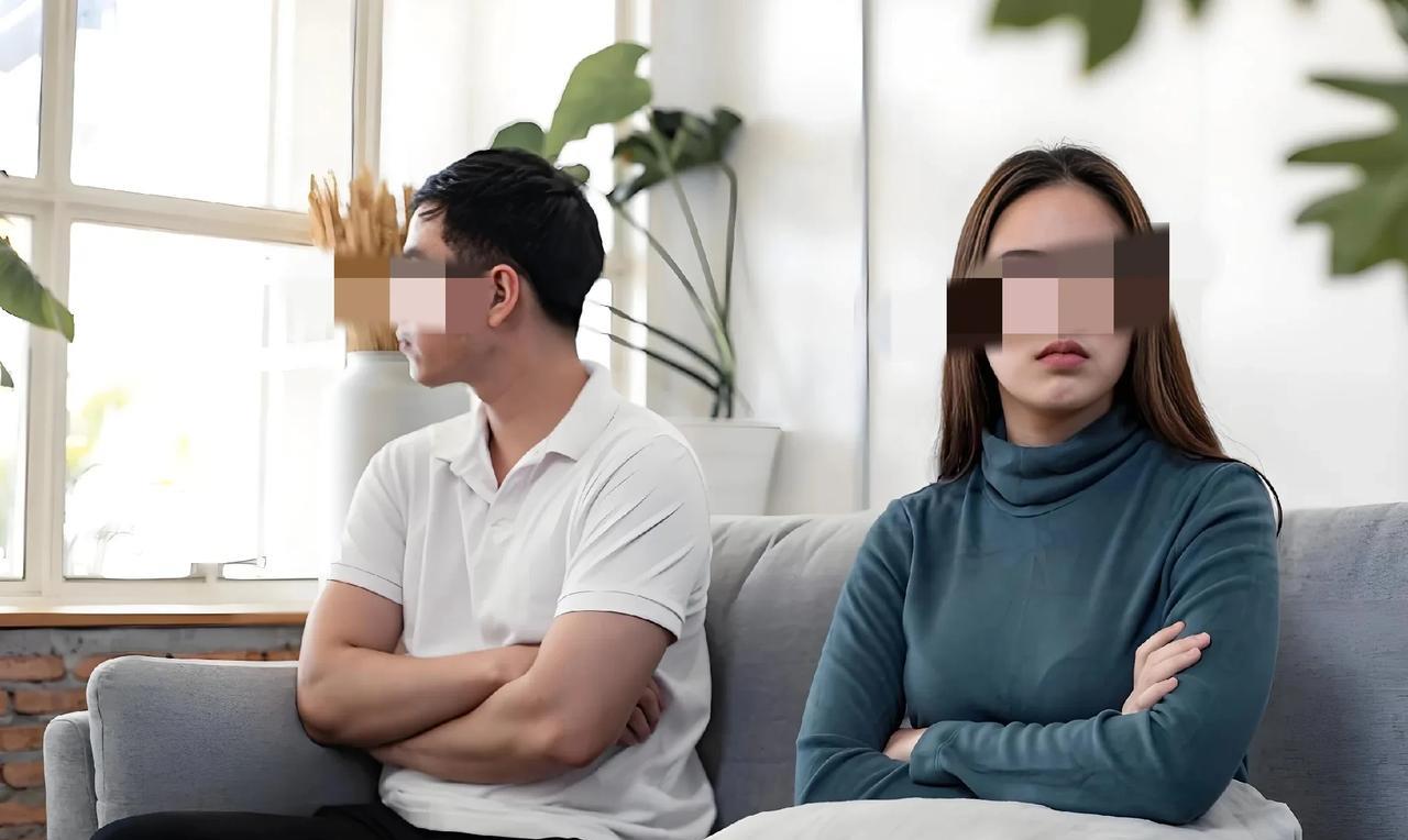 浙江宁波，妻子去世，丈夫整理她的遗物，突然发现，妻子生前给一男子转账200多次，