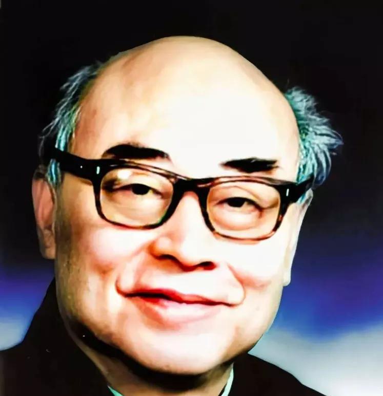 1965年12月的一天傍晚，于敏在食堂排队打饭时，突然激动地抓住同事杜祥琬的胳膊