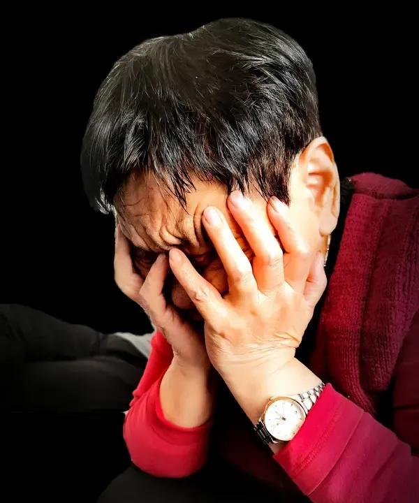 大家见过
心眼坏到
骨髓的人吗
真的太坏了
无法描述的坏
看见就想躲
有时梦见