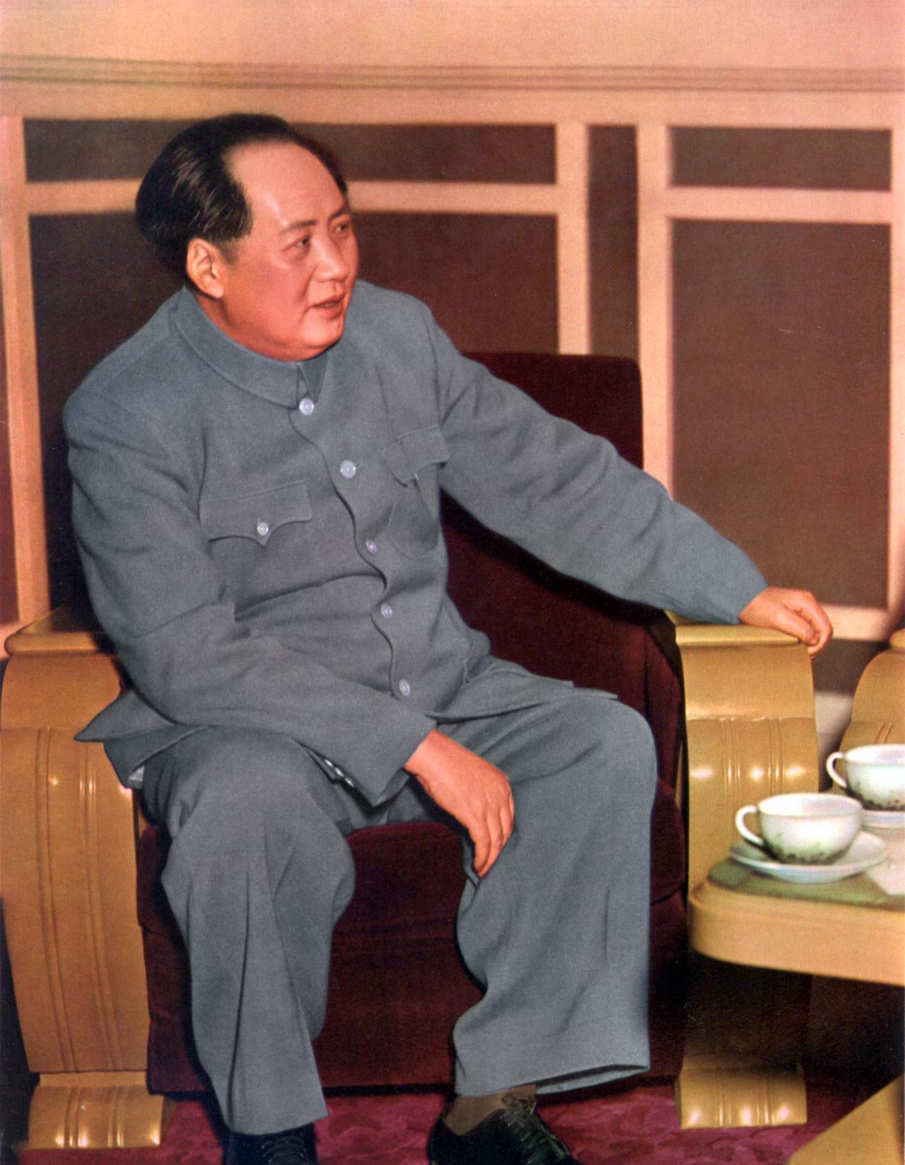 1952年8月19日下午，毛主席接见李济深、张治中、蔡廷锴、蒋光鼐、邵力子等人。