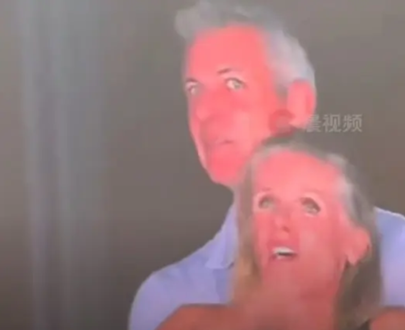 高管搞婚外情这种事儿搁在美国，依然是大事。别以为西方真的有多开放！他们鼓吹的民主