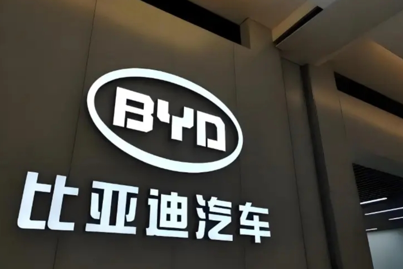 比亚迪降价促销曝光了经销商压库存的矛盾
今日，比亚迪也正式回应了山东经销商爆雷事