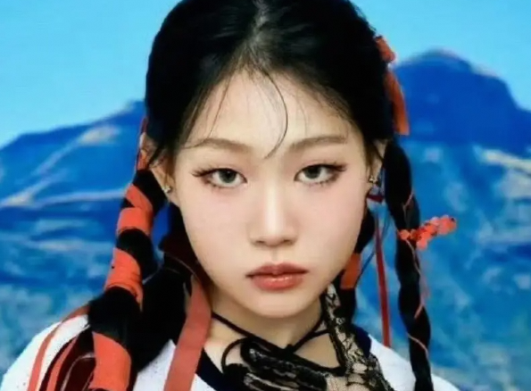 小沈阳之女韩娱出道 全开麦舞台堪称Jennie第二?