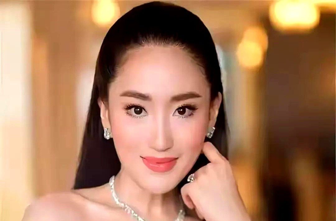 泰王沉默有深意，佩通坦还得看脸色











哇塞！泰国这出戏简直比连