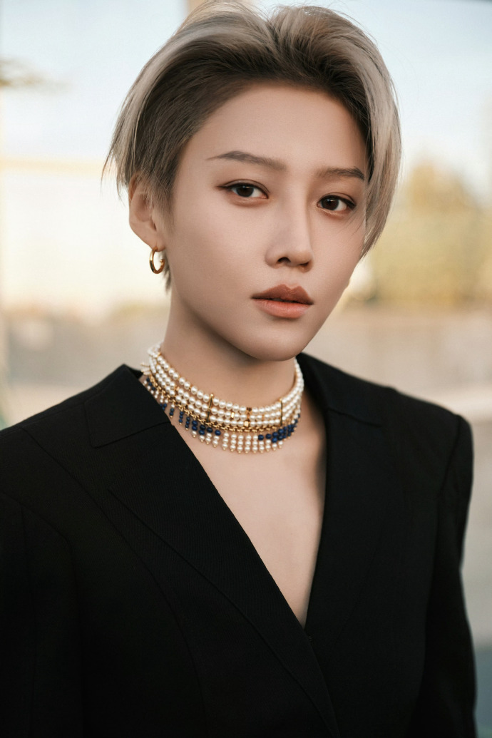 刘雨昕携手韩红基金会向香港捐赠100w
一切平安