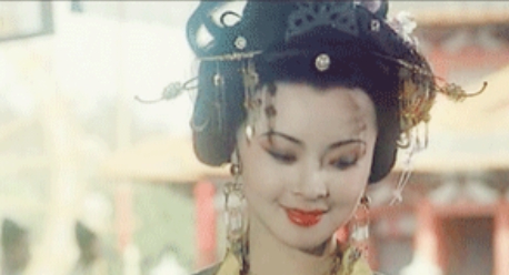 2021年国庆节前夕，“最美杨贵妃”周洁斥资27万美金，从美国包机回国，到家第5