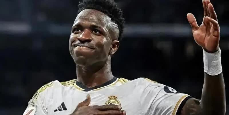 皇马，终于被自己点燃地天价欲望反噬了！！维尼修斯拒绝续约，只因为不愿意屈居姆巴佩