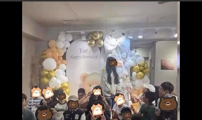 这就对了嘛

哪有女孩子不喜欢仪式感呢啊

玥霖回台北了，爸爸和筱梅阿姨