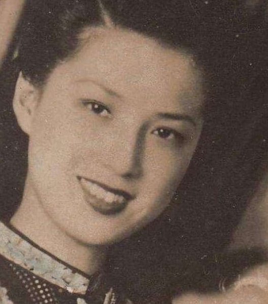 1918年，广东女子结婚6年不能生育，被丈夫抛弃，谁料，却被年轻军官求婚。她摇头