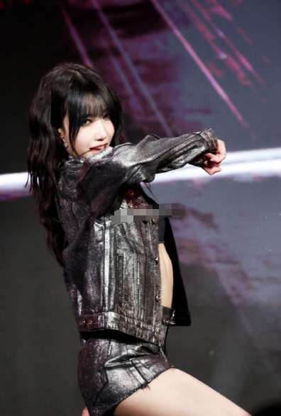 从Paparazzi Arrive出场就女王气场全开，到B.B.B帅到让人失语，