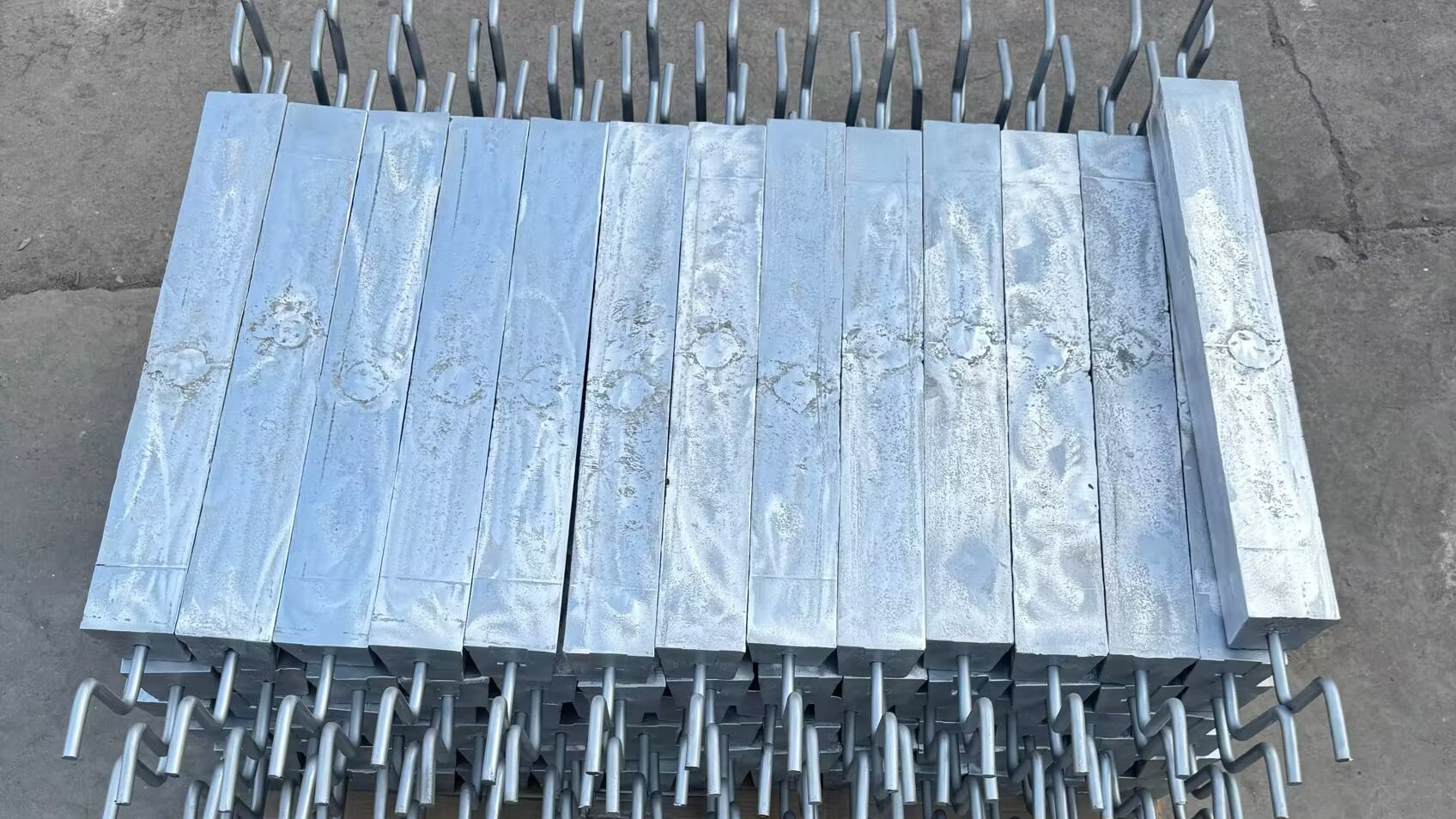 锌合金阳极的自腐蚀速率与环境湿度的关系？