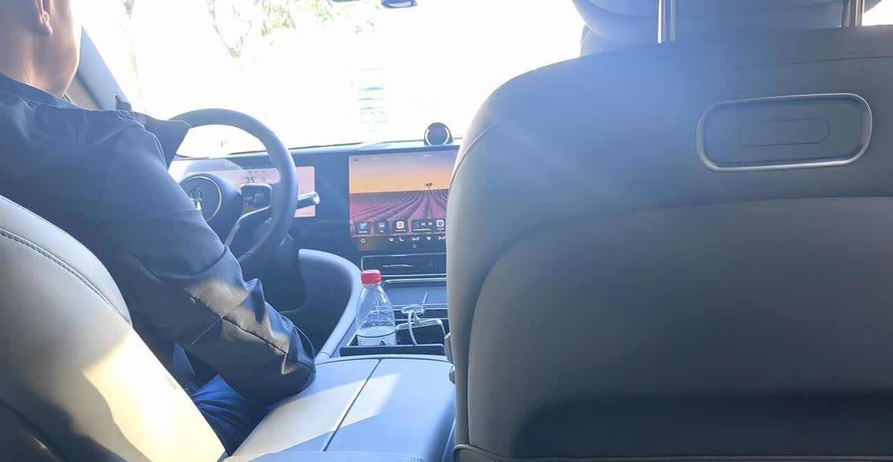 我今天一定是撞大运了，8块钱拼了一个车上班，车来了，我一看是问界M9，并且拼车的