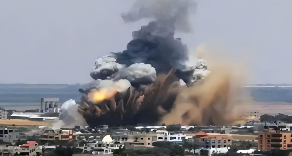 这场仗，打到这份上，谁还在讲什么常规战术，基本都快撕破脸打家底了。伊朗跟以色列，