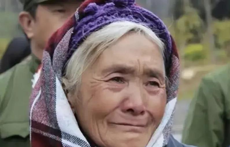 1979年，王发坤在对越自卫反击战中牺牲。妻子收到遗书，若我回不来，改嫁吧，但欠
