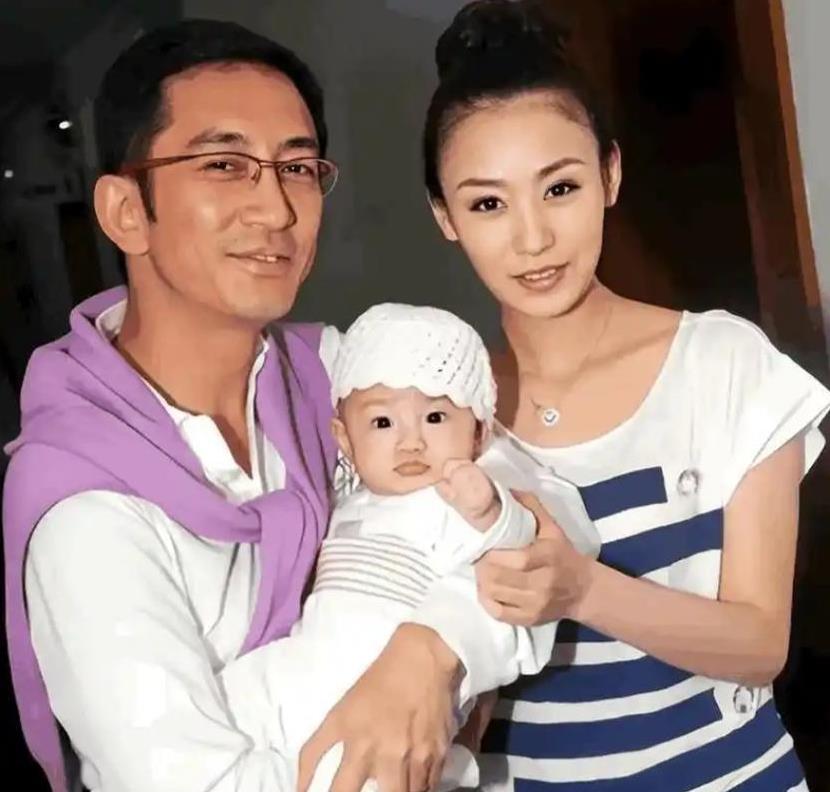2007年，43岁的吴启华花650万，娶了22岁的石洋子。没想到婚后，石洋子就将