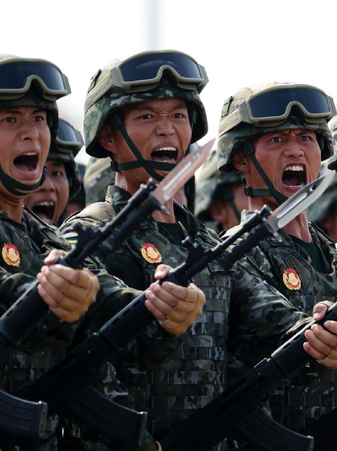 阅兵的美图，太漂亮了，放在手机 放在电脑桌面 打印出来上框都行，高清大照片！
 