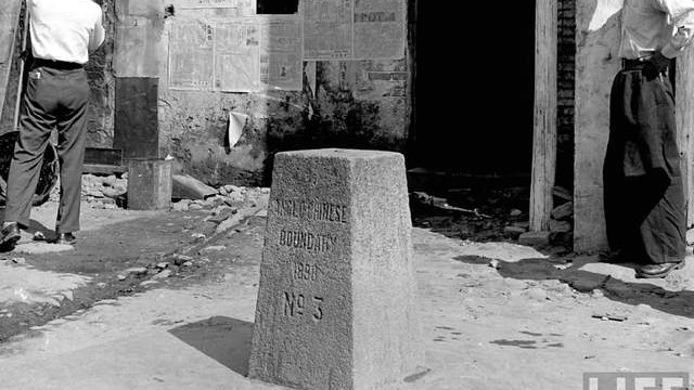 一道街，两种旗：1949 边境线上的特殊对峙与日常