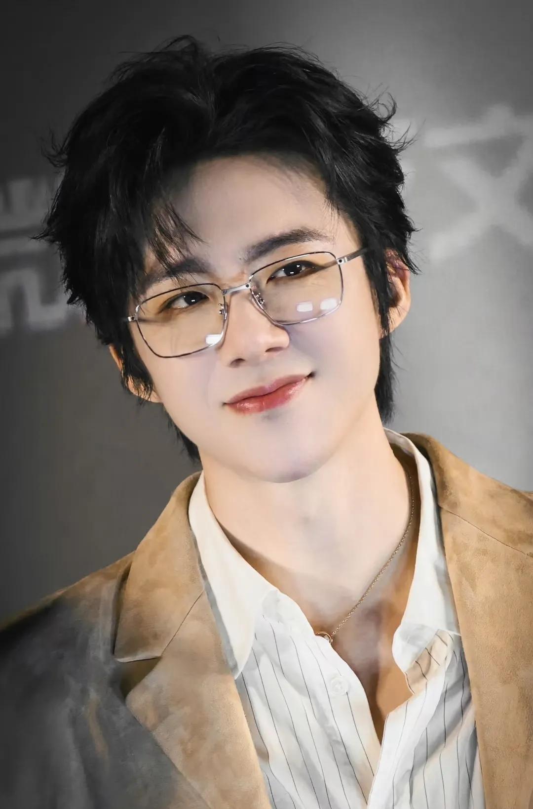 我有一种预感，
刘宇宁的演唱会一定很精彩
就看看刘宇宁不久之前和张靓颖一起唱的九