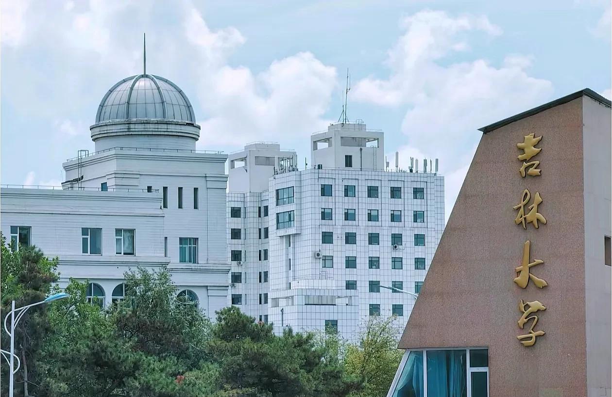 吉林大学今年在江苏的最低投档线几乎985里面垫底，吉林大学当年最应该做的一件事就