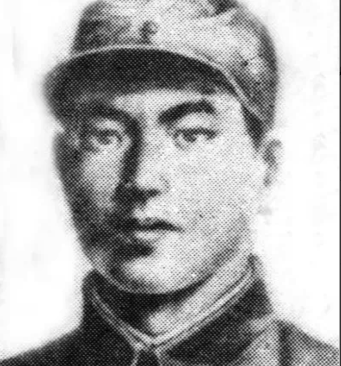1944年，八路军到村子里借宿，村长热情地招待他，谁知转身，村长就去向日军告密，