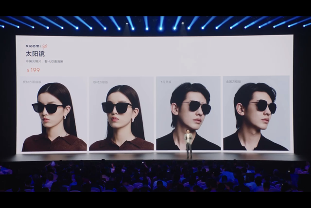 YU7的配件很不错
这个眼镜盒、幕布，还有之前的投影功能，我感觉很实用。这个腰靠