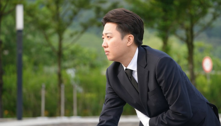 李俊锡说除非金文洙退选才合并







气炸了！改革新党的李俊锡彻底爆发了，
