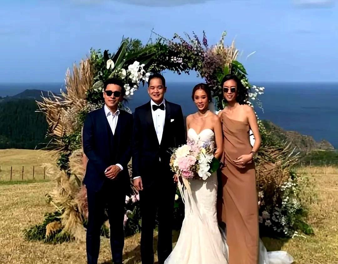 霍启仁与泰国华裔女友Jessa Leong在曼谷完婚的消息刷屏啦！
这对恋爱长跑